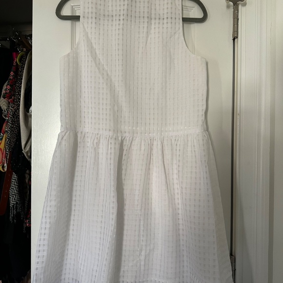 Tuckernuck WHITE BURNOUT SLEEVELESS ROYAL SHIRT DRESS - Picture 2 of 3